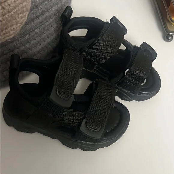 Kids black sandals - Picture 4 of 5